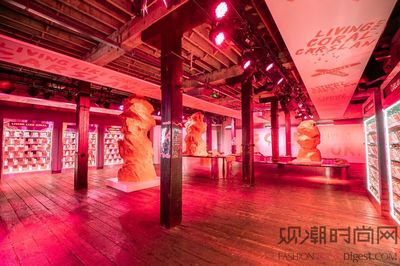 魔都潮妆地标 卡姿兰“美力空间”炫彩亮相，活珊瑚橘唇膏雕塑般登场