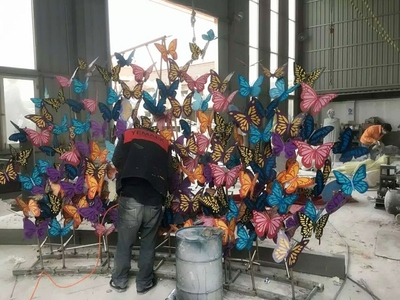 铁翼绽彩蝶 上海塑景不锈钢彩绘蝴蝶雕塑的美学解读